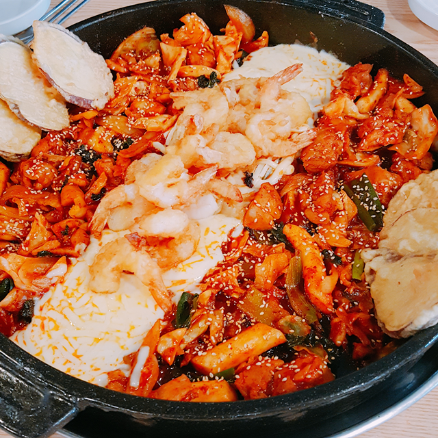 홍춘천치즈닭갈비 홍대점