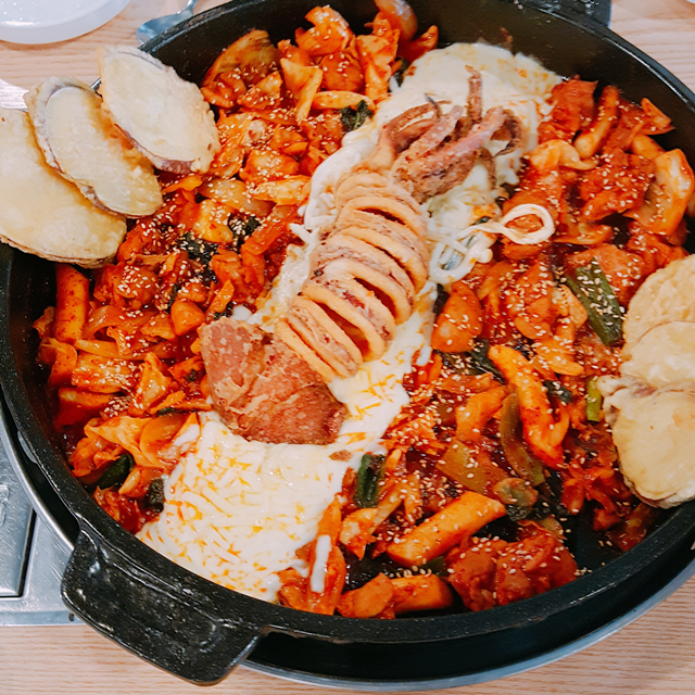 홍춘천치즈닭갈비 홍대점